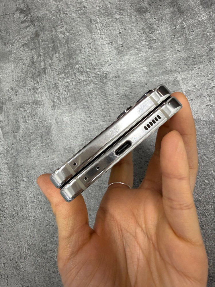 갤럭시 Z플립5 크림 512기가 이미지