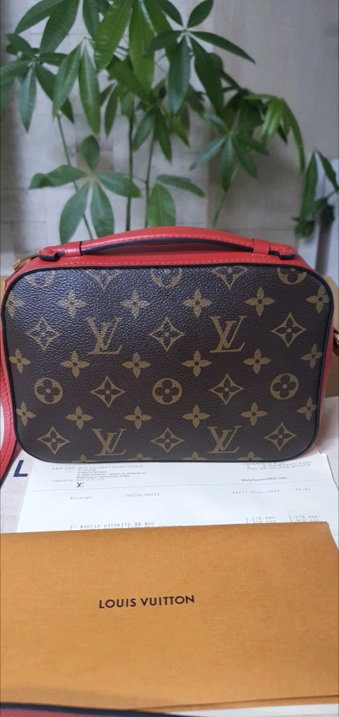 루이비통 생통주 크로스백/카메라백 새상품급 정품(영수증O)구찌프라다디올고야드샤넬셀린느보테가생로랑발렌시아가버버리가방 이미지