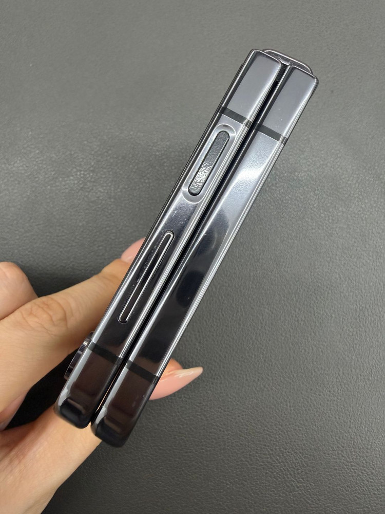 [대전 중고폰] 갤럭시 Z플립5 256GB 그라파이트 / S급 / 실물촬영 / 매장운영 392006 이미지