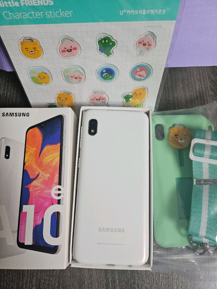 삼성 갤럭시 A10e 화이트, 케이스 포함 이미지