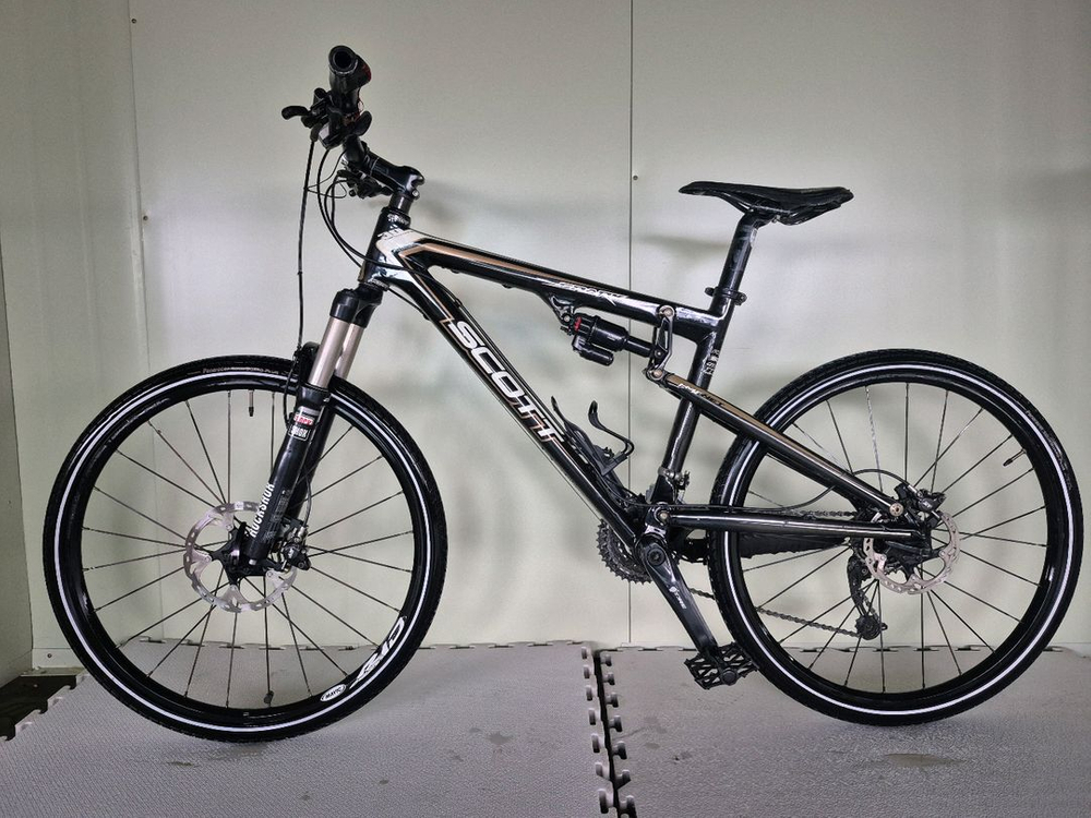 스캇(SCOTT) 스파크 30 풀카본.풀샥 자전거 이미지