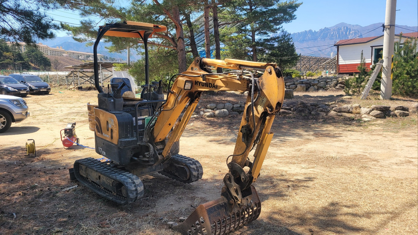 현대 R17 2016년 2000시간대 세트구성 중고 굴삭기 포크레인 팝니다 이미지