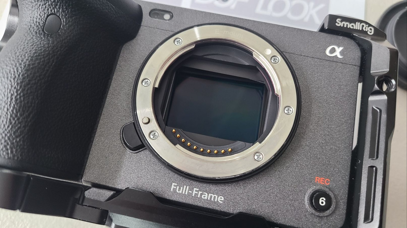 SONY Cinema Line FX3 + smallrig 케이지 판매 이미지