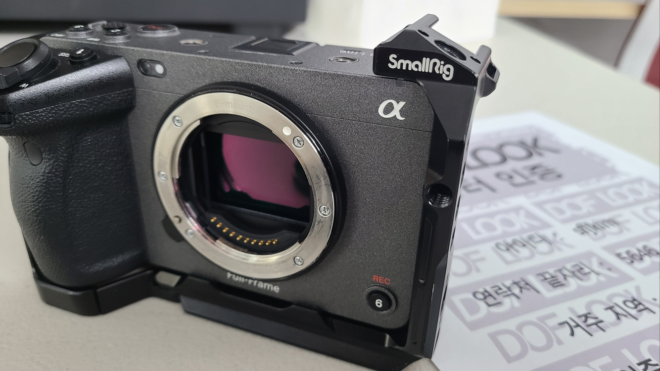 SONY Cinema Line FX3 + smallrig 케이지 판매 이미지