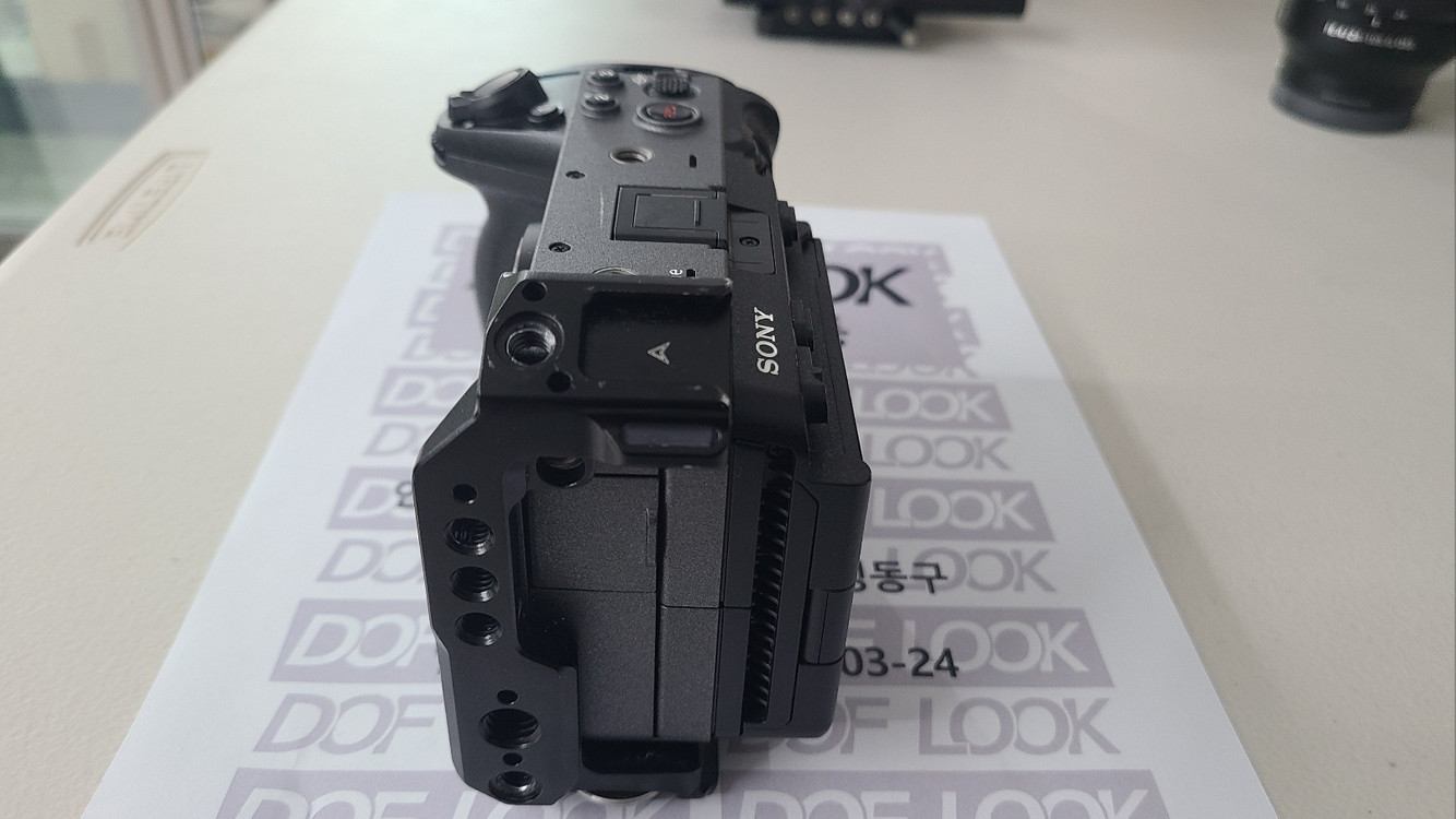 SONY Cinema Line FX3 + smallrig 케이지 판매 이미지