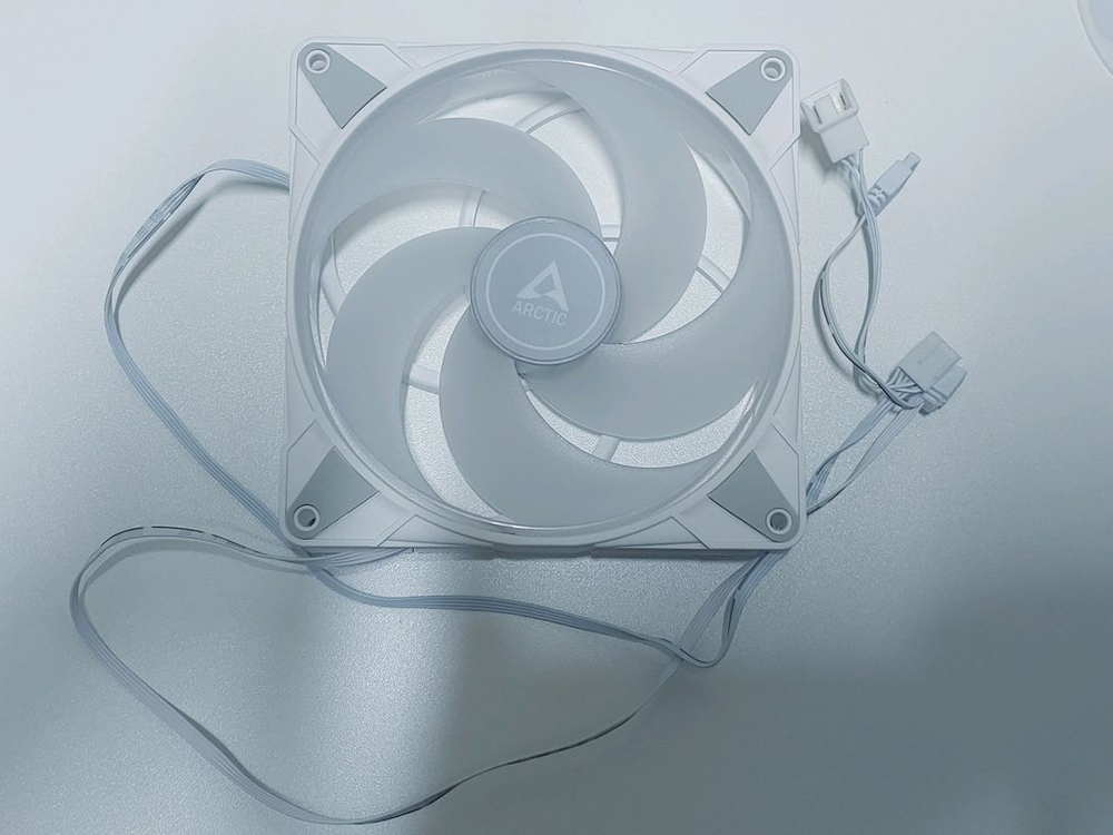 arctic p14 pwm pst argb 화이트 팬 2개 팝니다 이미지