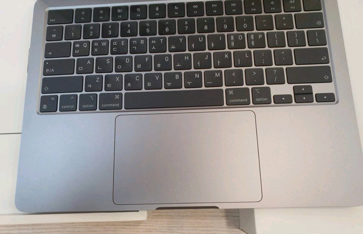 새제품급 맥북에어 13인치 M3 8GB 512GB 배터리 2사이클 (스페이스그레이) 이미지