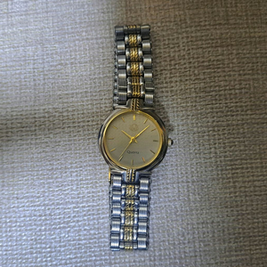 오리엔트 쿼츠시계 이미지