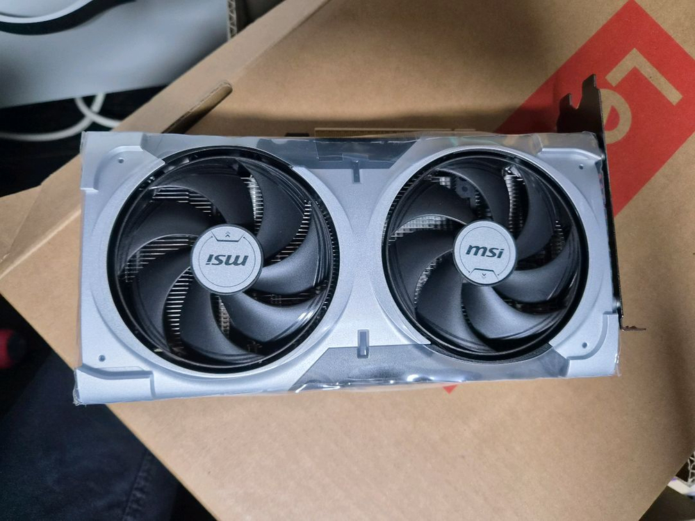 MSI RTX5060ti 그래픽카드 이미지