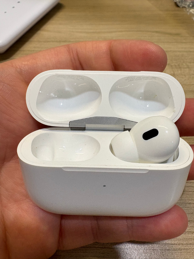 에어팟 프로2 8핀 이미지