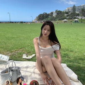 리즈 데이지 모노키니 이미지