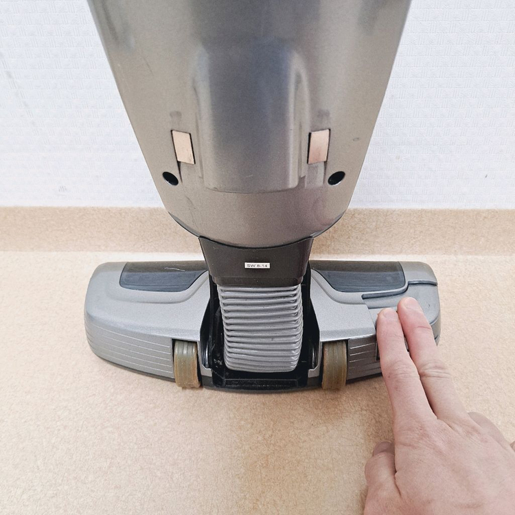 정상작동 일렉트로룩스 무선청소기 배터리35분 실버색 2in1 스틱+핸디형 이미지