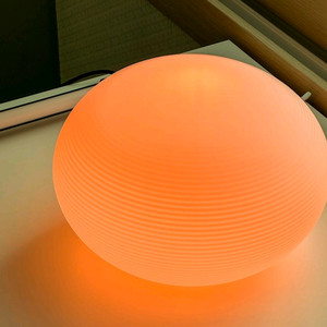 필립스 휴 플로리쉬 테이블 스탠드 조명 이미지