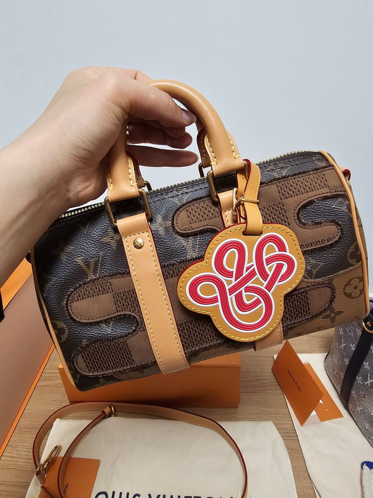 루이비통 니고x퍼렐 한정판 키폴25 토트 크로스백 이미지