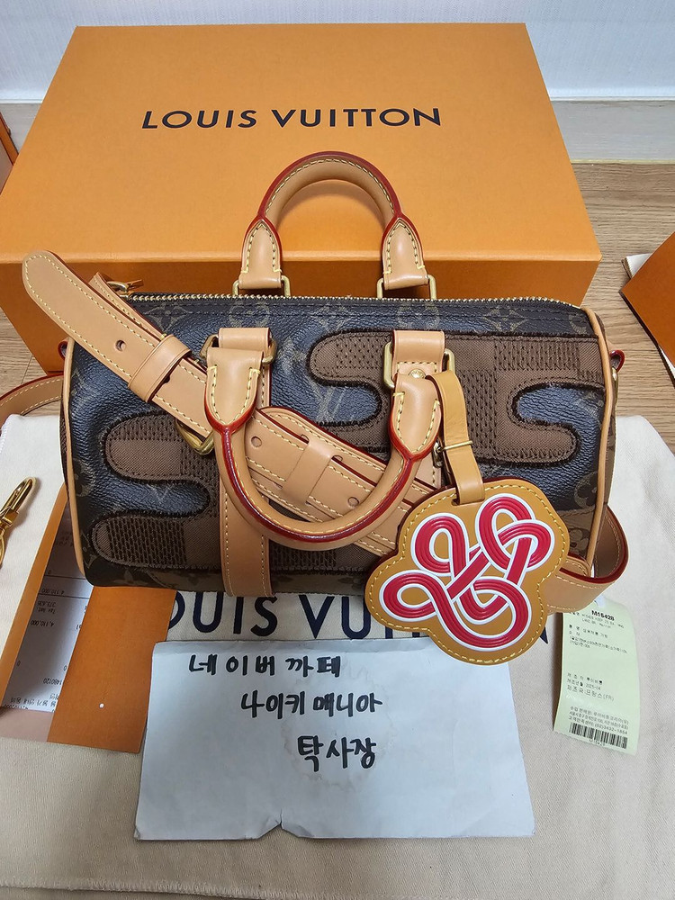 루이비통 니고x퍼렐 한정판 키폴25 토트 크로스백 이미지