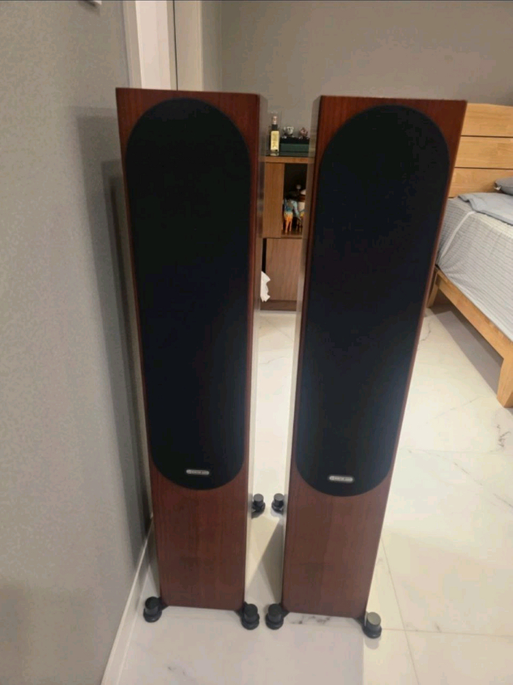 모니터오디오 실버300 스피커 이미지