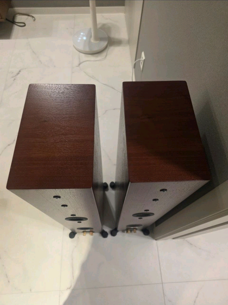 모니터오디오 실버300 스피커 이미지