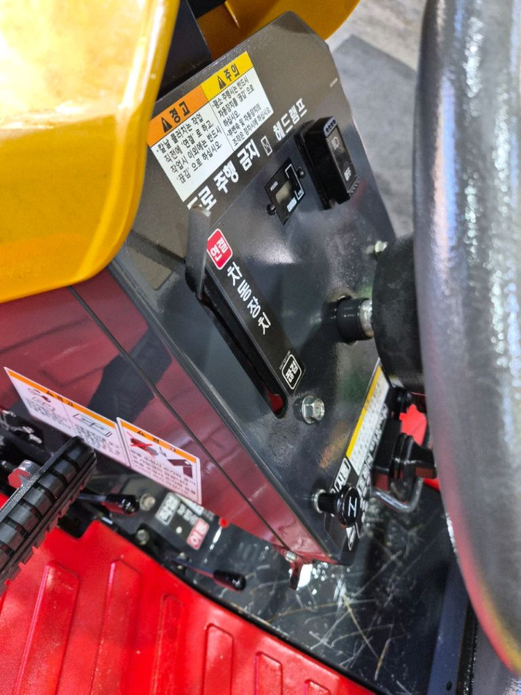 신품급 :캐니콤(4WD)승용제초기 판매합니다 판매지역:경북구미입니다 판매가격:750만원입니다 캐니콤(4WD)승용제초 이미지