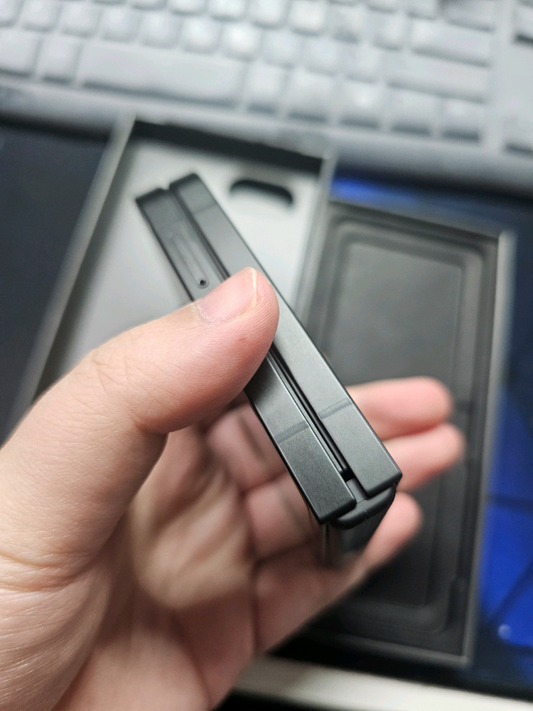 갤럭시 Z 플립7 FE 블랙 256GB 자급제 미사용 새상품 이미지