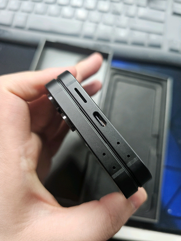 갤럭시 Z 플립7 FE 블랙 256GB 자급제 미사용 새상품 이미지