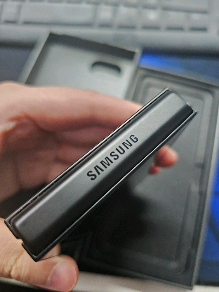 갤럭시 Z 플립7 FE 블랙 256GB 자급제 미사용 새상품 이미지