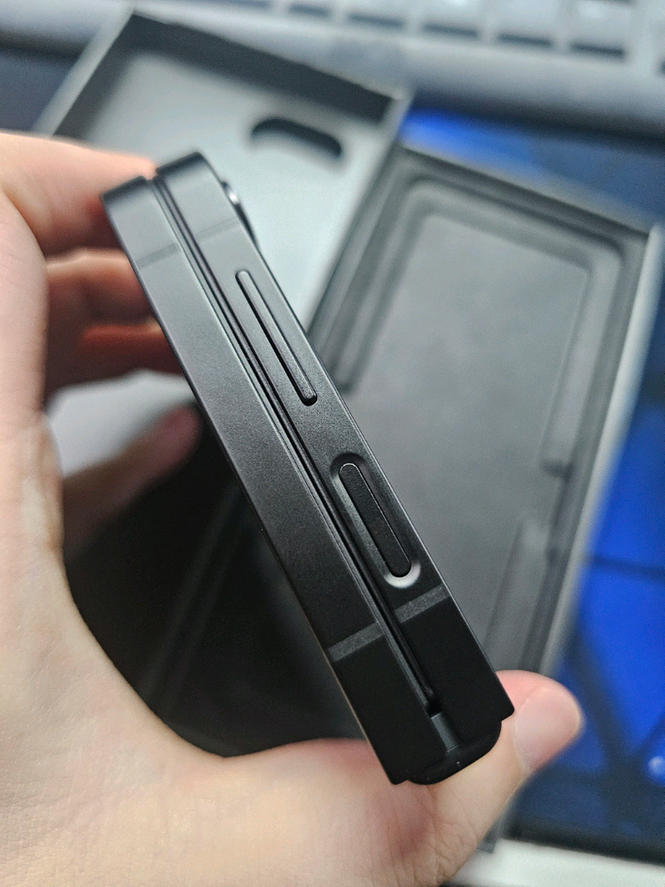 갤럭시 Z 플립7 FE 블랙 256GB 자급제 미사용 새상품 이미지