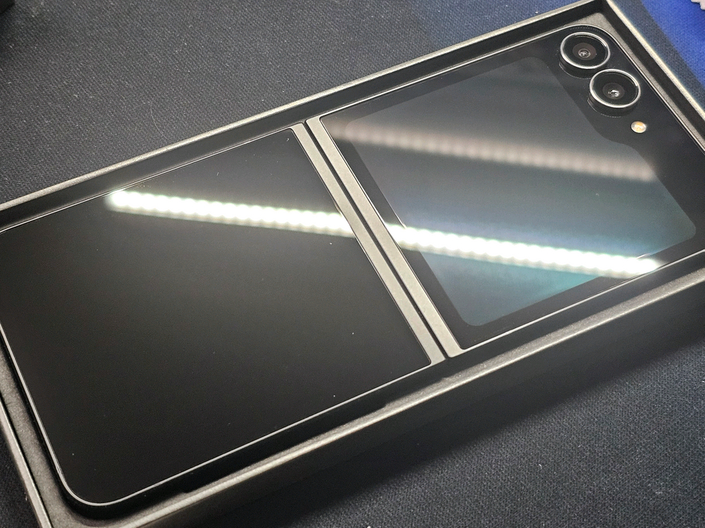 갤럭시 Z 플립7 FE 블랙 256GB 자급제 미사용 새상품 이미지