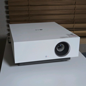 Lg 시네빔 Hu810pw 4K 빔프로젝터 이미지