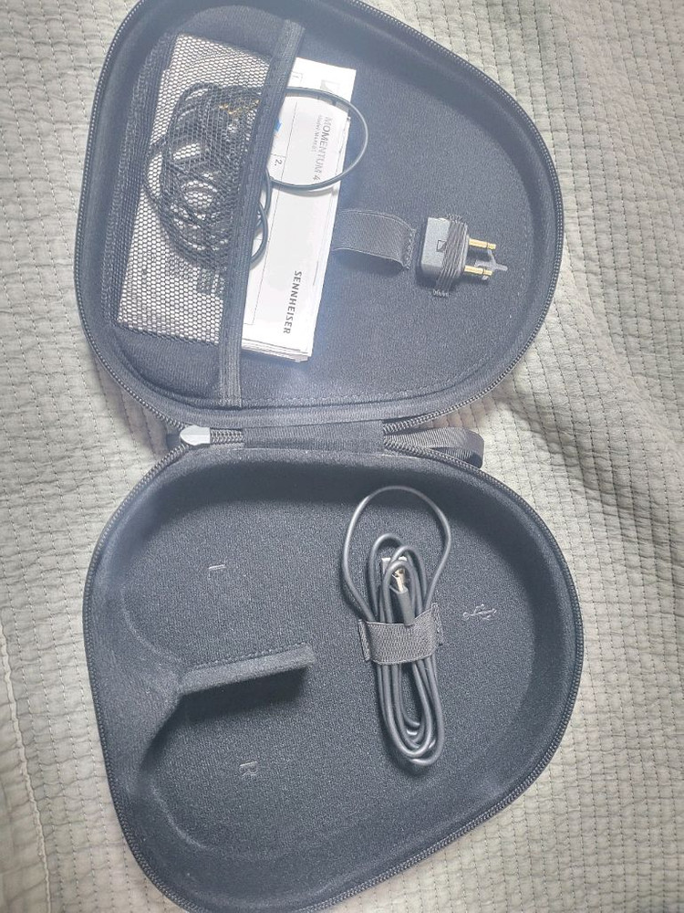 젠하이저 모멘텀 4 헤드폰 가방과 악세서리만 이미지