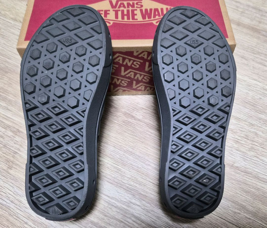 반스 트렉 슬립온 젤리슈즈 아쿠아슈즈 이미지