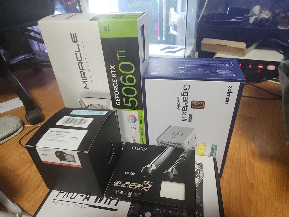 개인) AMD 9600 / DDR5 32GB / RTX5060TI 16GB / SSD 1TB 이미지