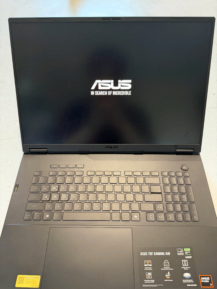 게이밍 노트북 이미지