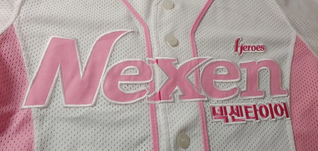 넥센 히어로즈 서건창 핑크 유니폼 85 이미지