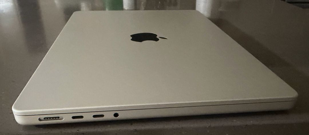 맥북 프로 14 M1 Pro / 10/16core / 16GB / 1TB (실버) 이미지