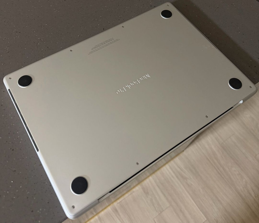 맥북 프로 14 M1 Pro / 10/16core / 16GB / 1TB (실버) 이미지