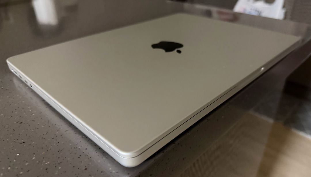 맥북 프로 14 M1 Pro / 10/16core / 16GB / 1TB (실버) 이미지