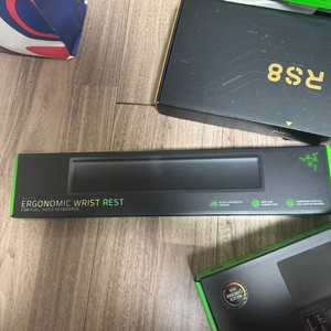 레이저 풀배열키보드용 팜레스트 팝니다 이미지