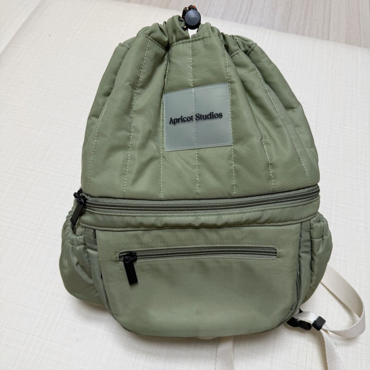 아프리콧스튜디오 백팩 올리브 이미지