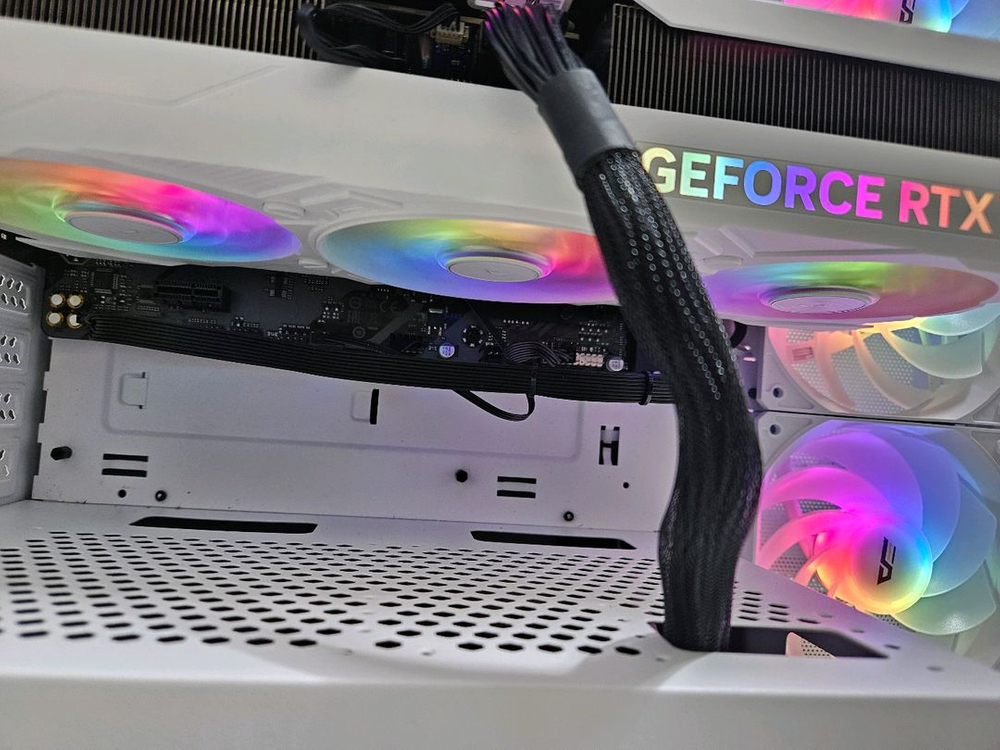 라이젠 7800x3d b650m ddr5 32gb 4070슈퍼 1테라 팔아요 화이트 4070 슈퍼 이미지