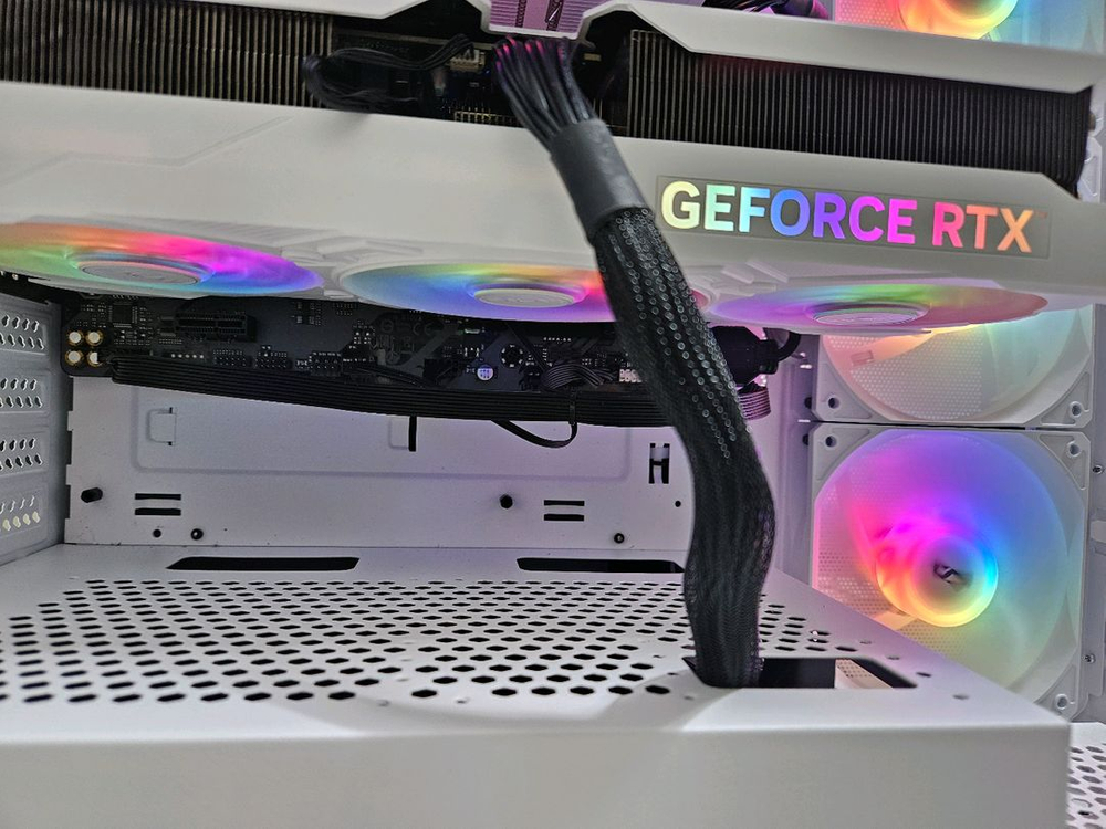 라이젠 7800x3d b650m ddr5 32gb 4070슈퍼 1테라 팔아요 화이트 4070 슈퍼 이미지