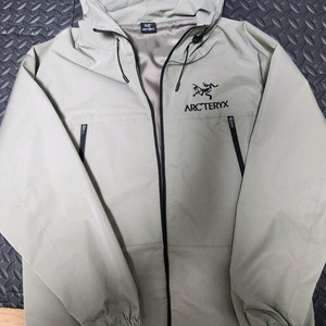 아크테릭스 바람막이 이미지