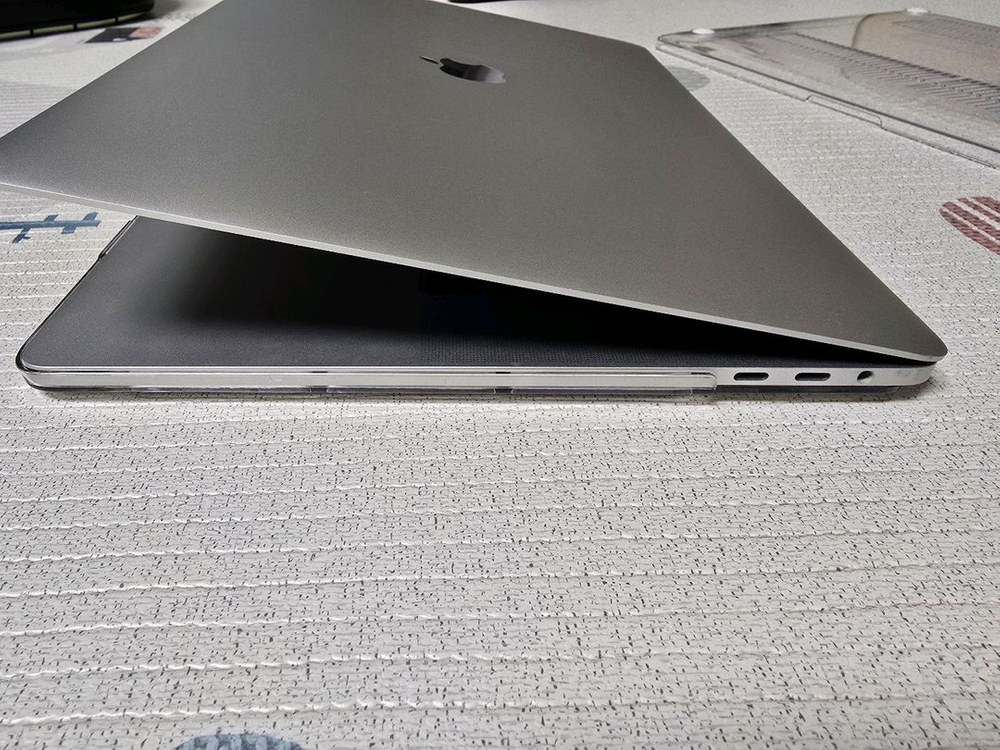 애플 노트북 맥북 프로 15인치 A1990 i9 16G 라데온 CTO 이미지