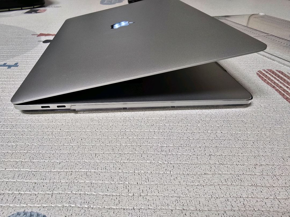 애플 노트북 맥북 프로 15인치 A1990 i9 16G 라데온 CTO 이미지