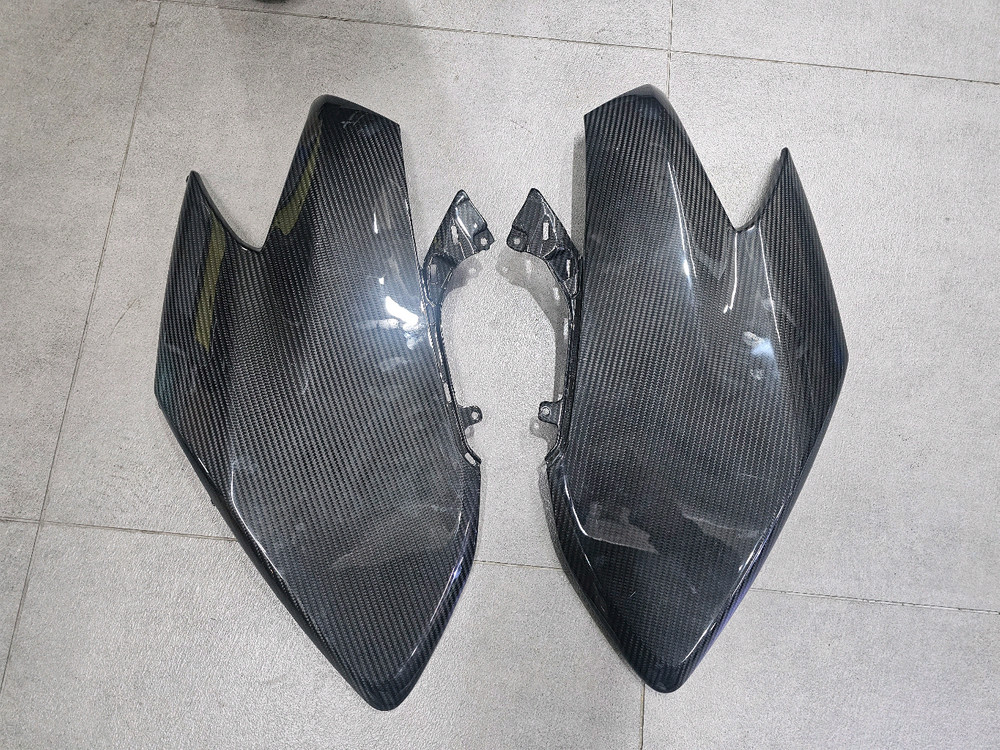 티맥스560 20-21년식 리얼 카본 파츠 팝니다 이미지