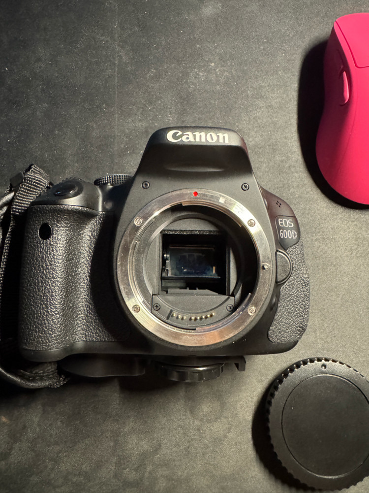 캐논 EOS 600D 입문용 세트 (18-55 is STM + 가방) 상태 최상 / 바로 사용 가능 이미지