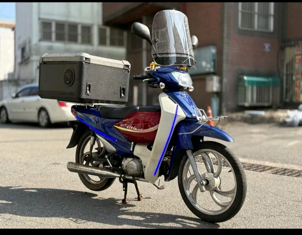 시티 이코노밋110cc 2만키로 배달세팅 led튜닝 밥통 스크린 탑박승 이미지