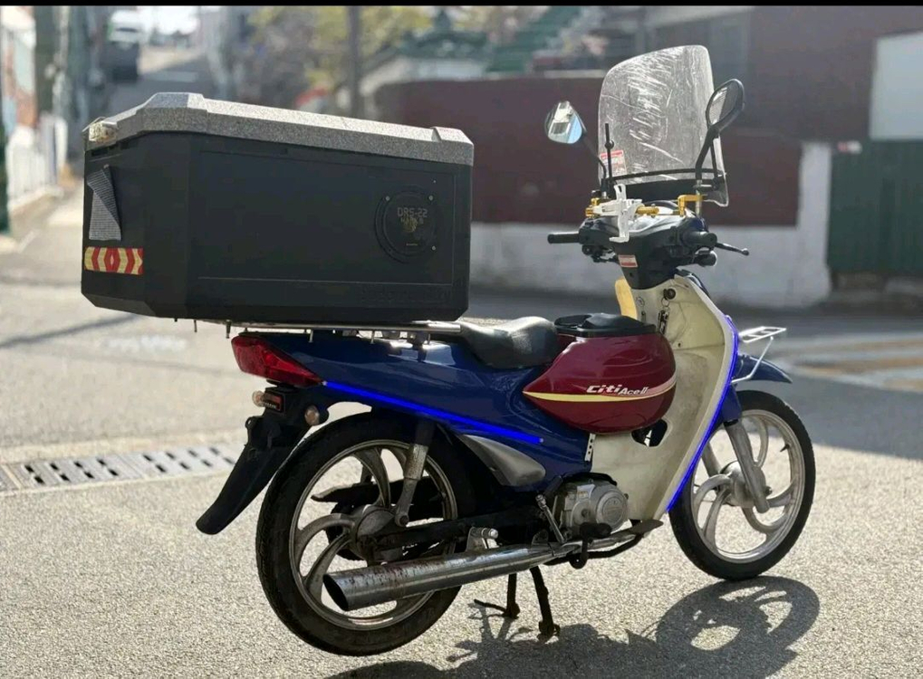 시티 이코노밋110cc 2만키로 배달세팅 led튜닝 밥통 스크린 탑박승 이미지