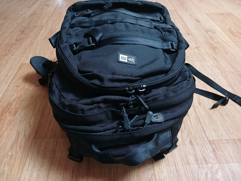 뉴에라(정품) 남성 노트북 배낭 백팩 여행 가방 (블랙) (빅 싸이즈) (상태 최상급) 이미지