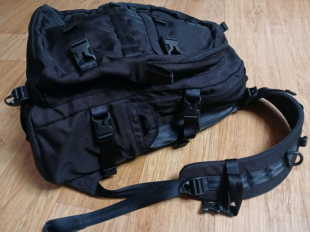 뉴에라(정품) 남성 노트북 배낭 백팩 여행 가방 (블랙) (빅 싸이즈) (상태 최상급) 이미지