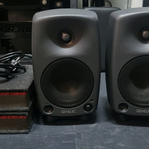 제네렉 8030B+소리지오 방진패드 이미지